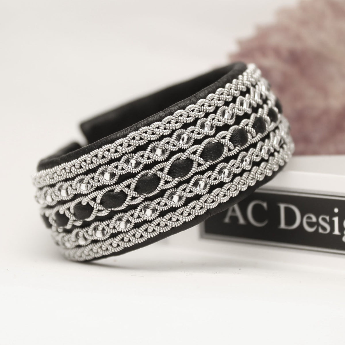 Sami pewter bracelet in black leather and glass beads