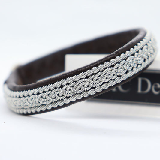 Sami bracelet in dark brown leather and pewter thread