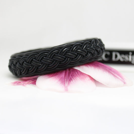 sami bracelet ome in black copper wire and cord