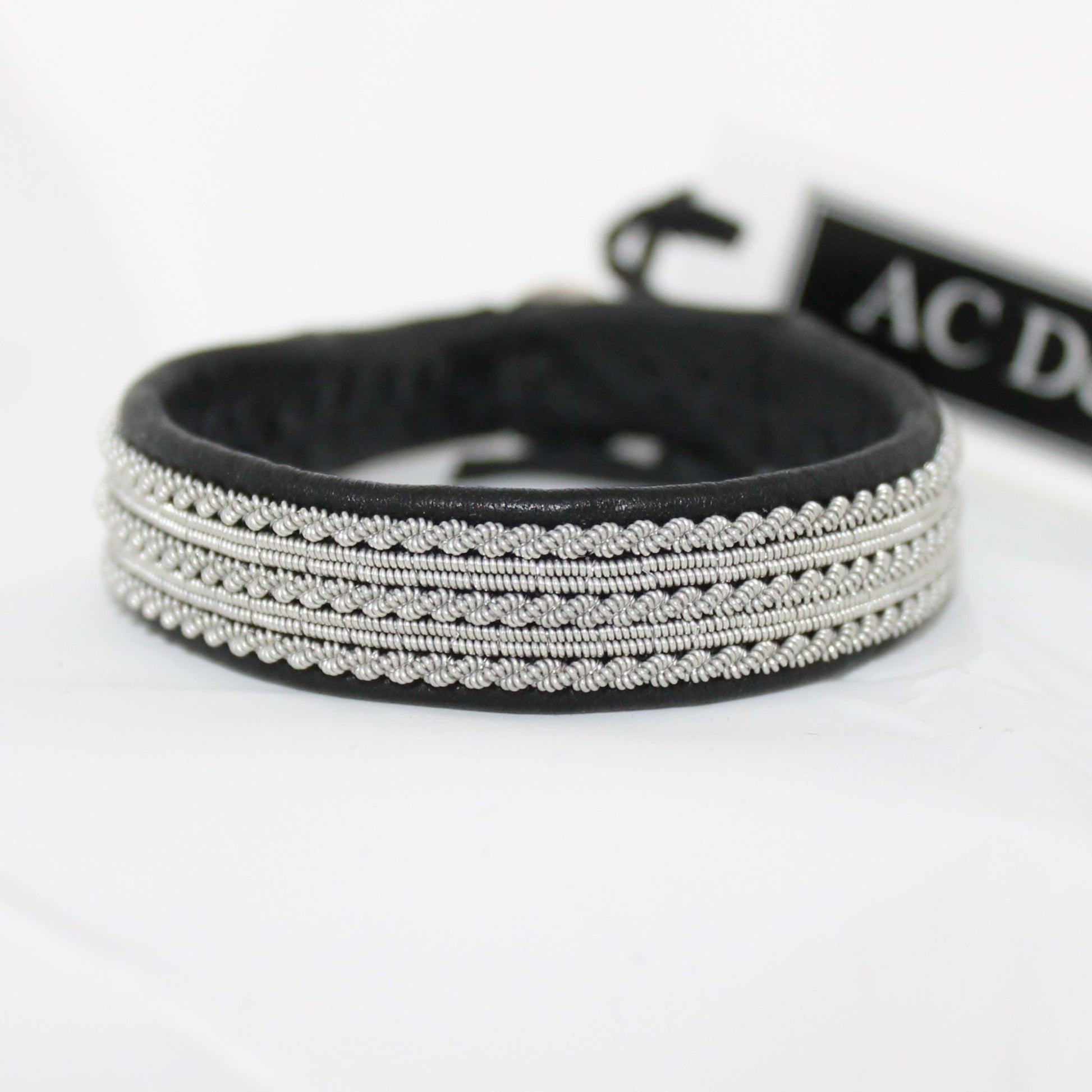 Black Sami bracelet in leather and pewter thread.