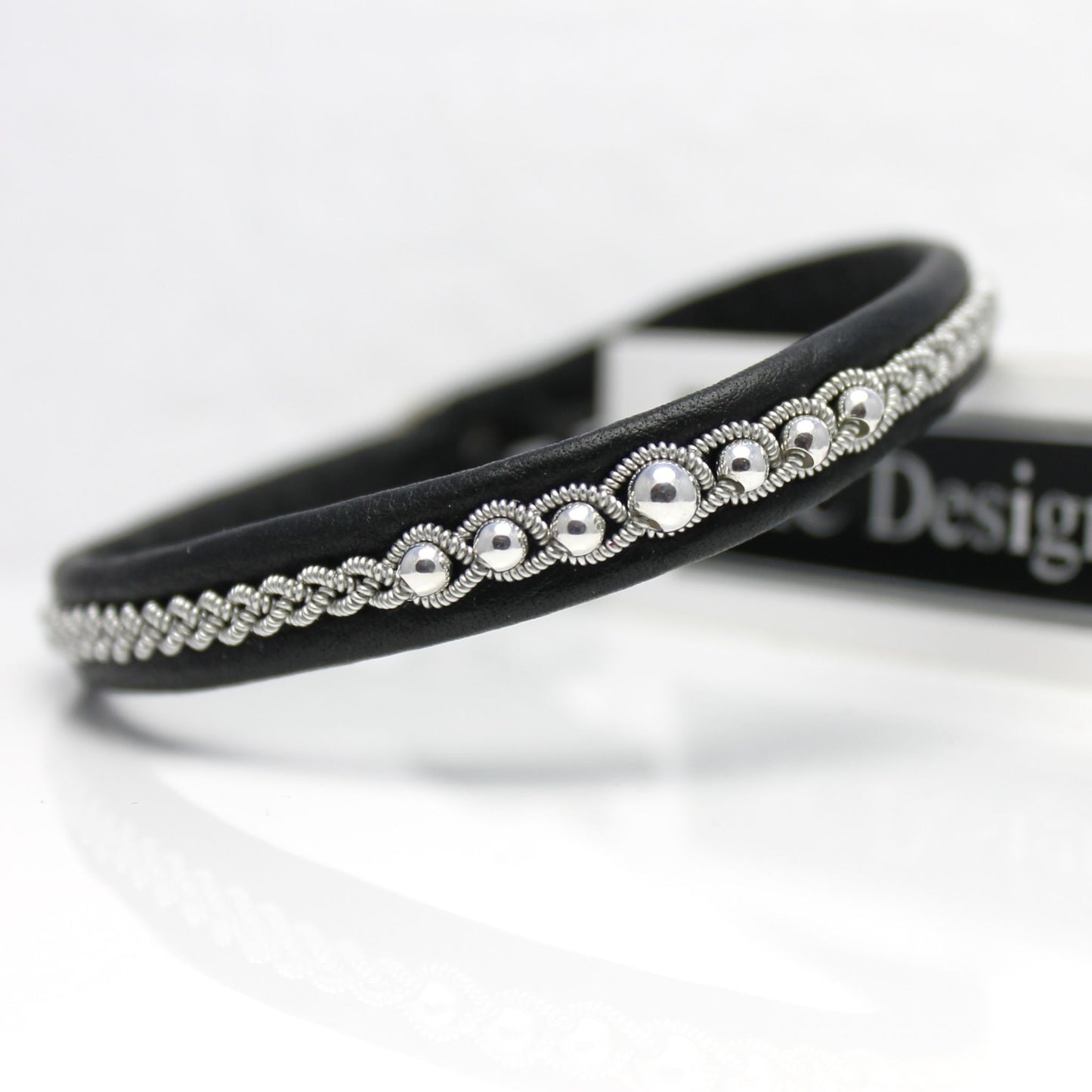 sami bracelet in black leather with sterling silver beads