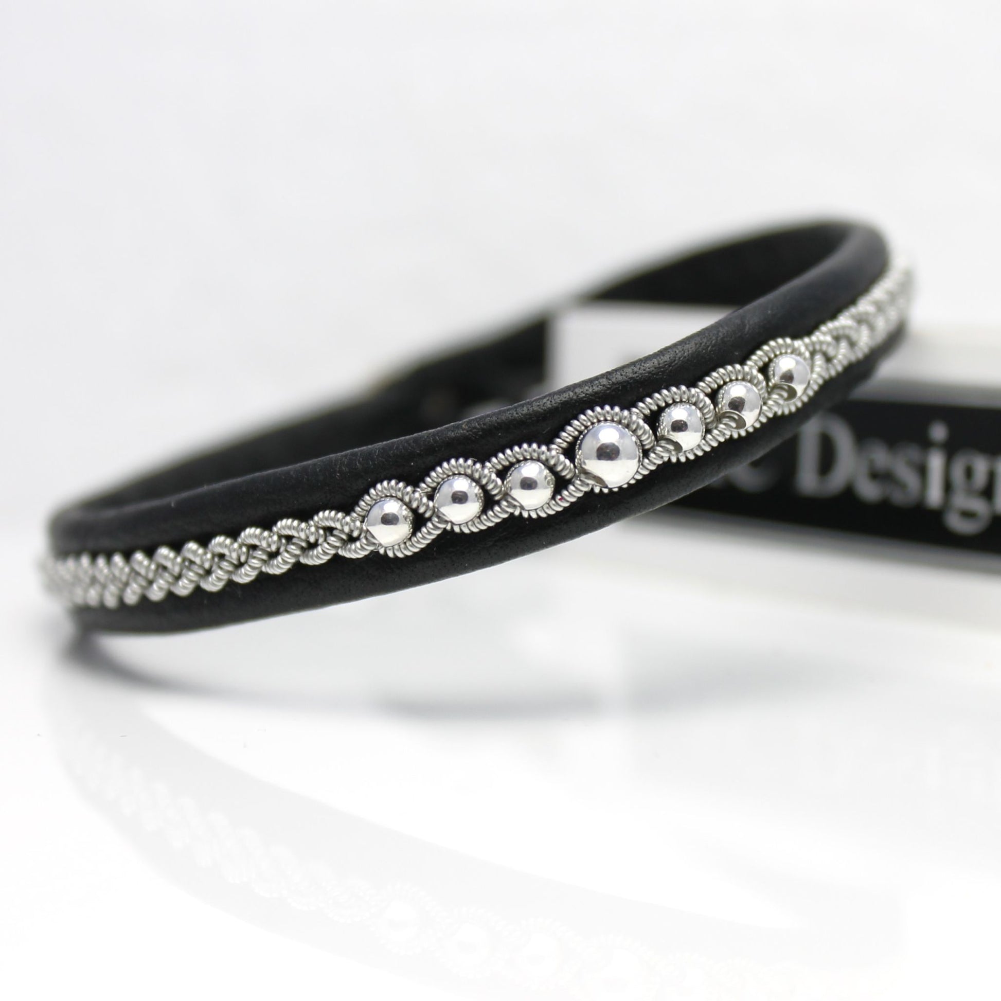 sami bracelet in black leather with sterling silver beads