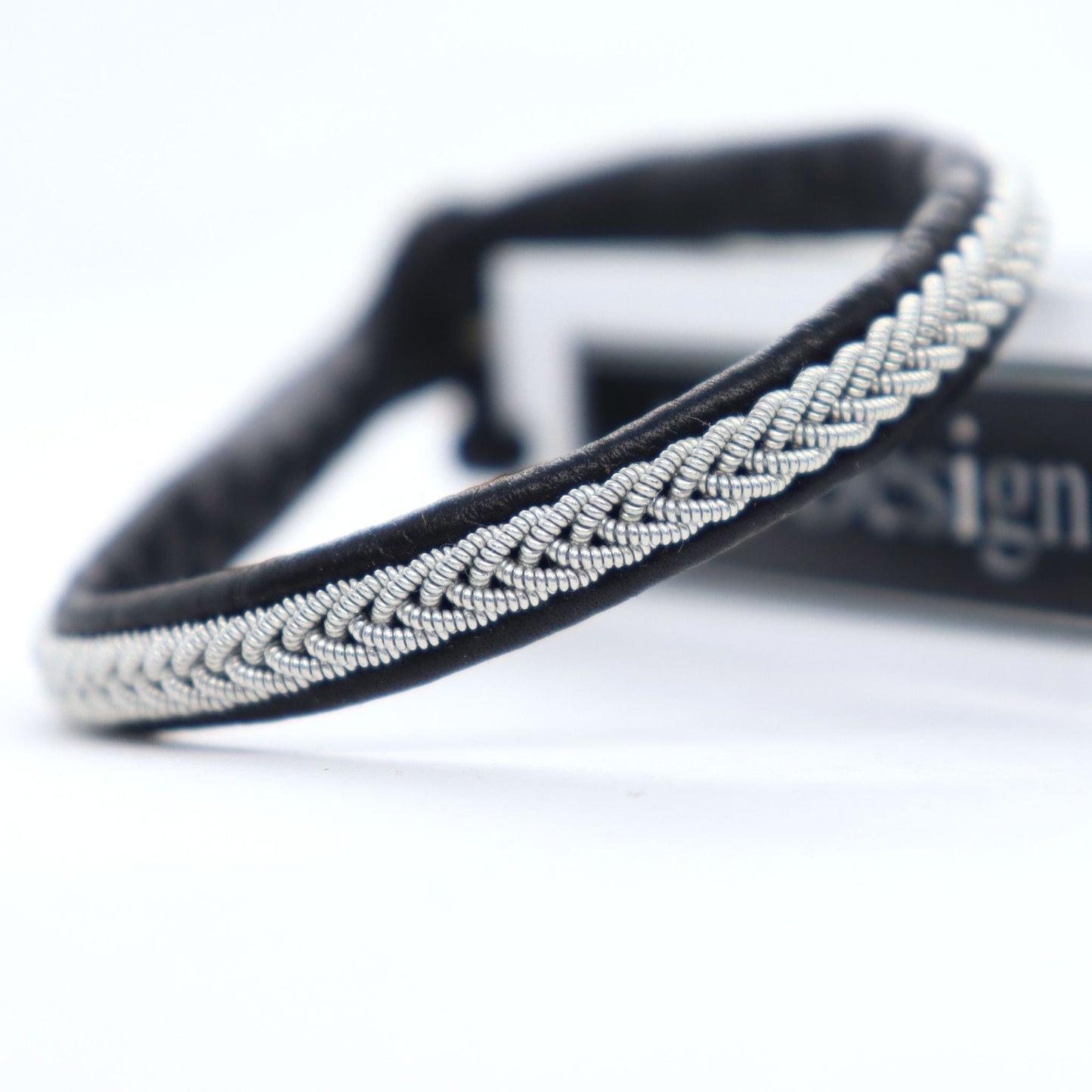 Narrow Sami bracelet with pewter wire braid and leather