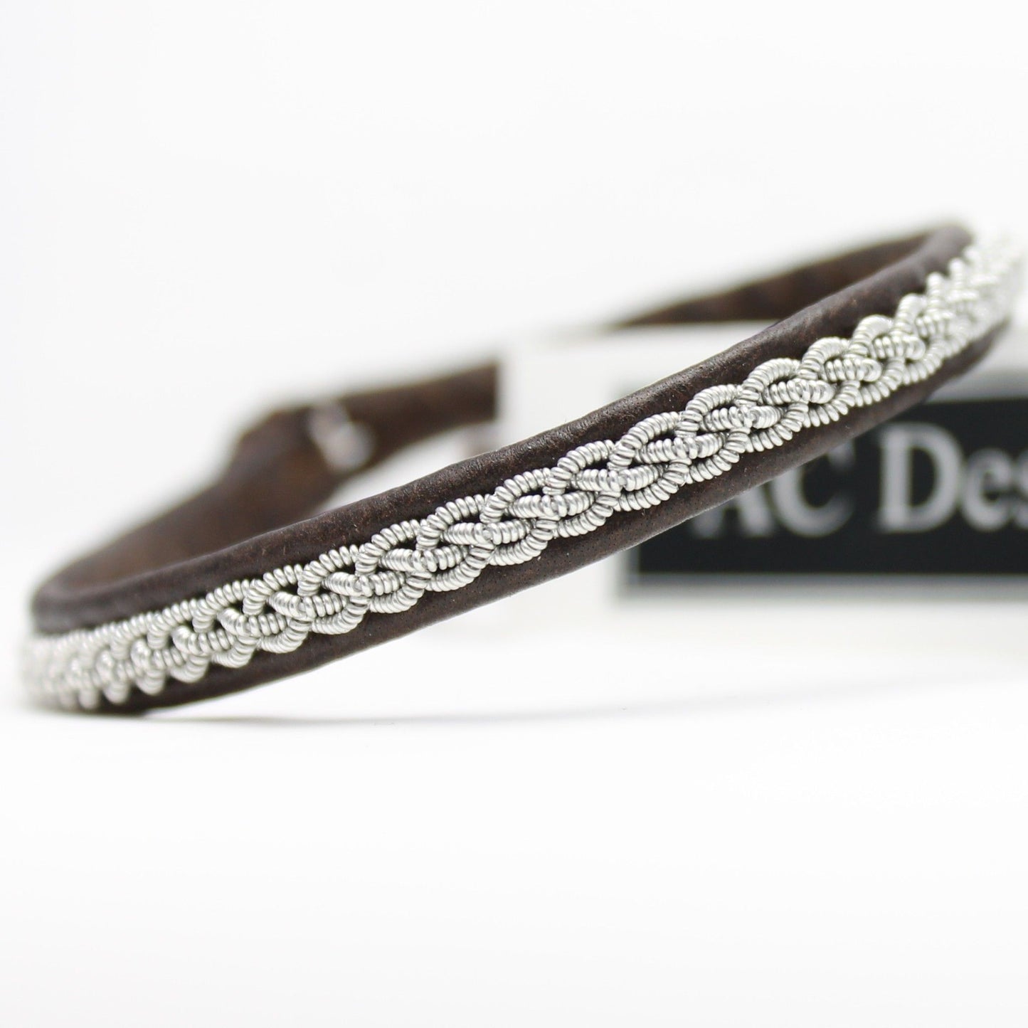 Minimalist Handmade Sami bracelet in leather