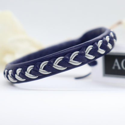 Sami bracelet in reindeer leather color Navy