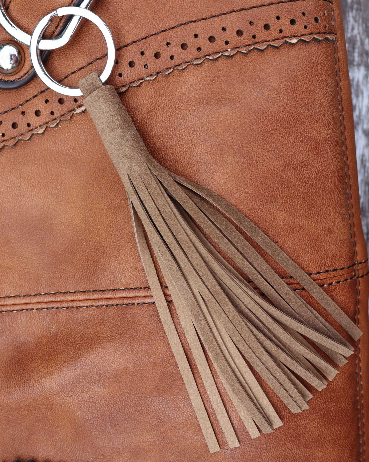 Bag charm tassel in reindeer suede
