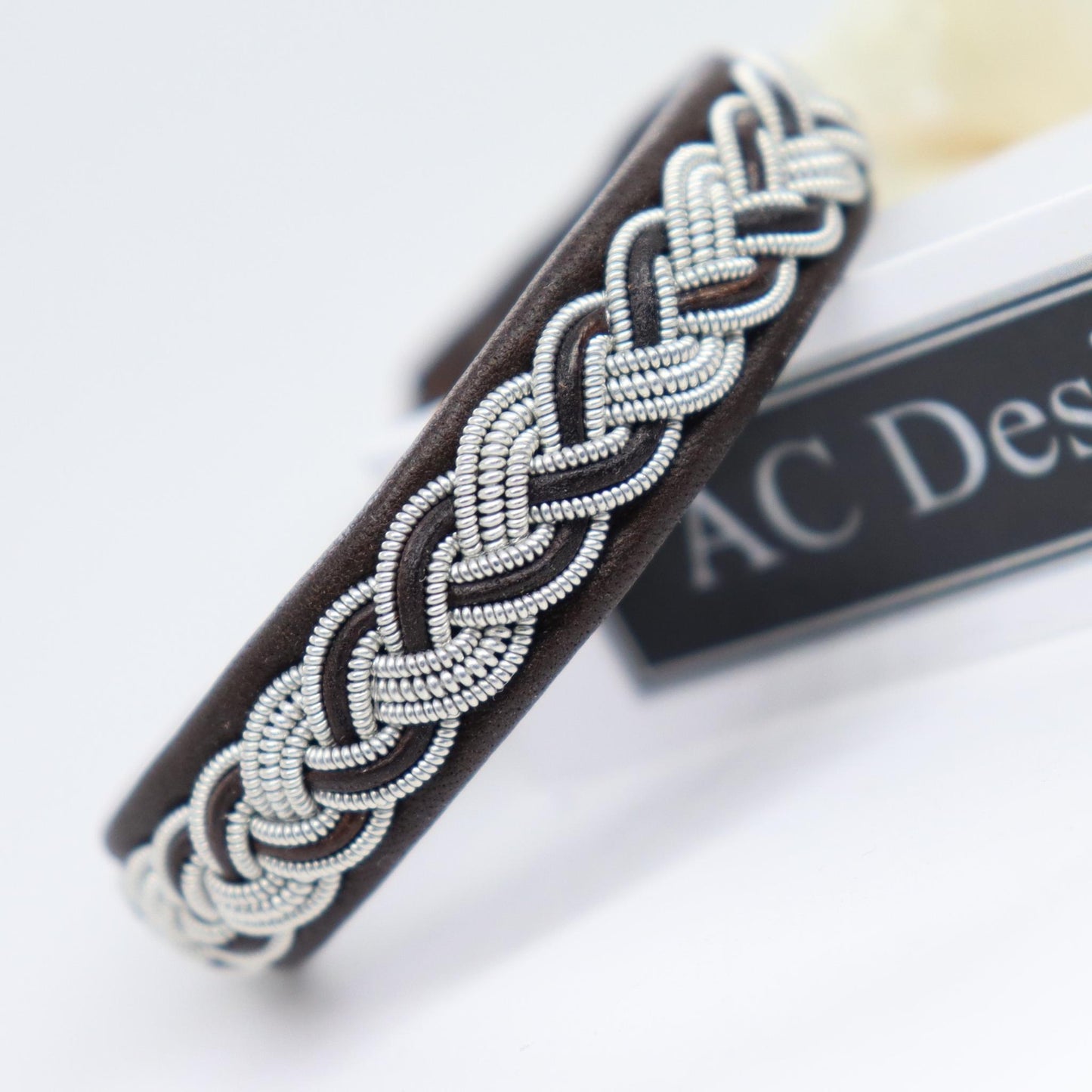 Sami leather bracelet in color dark brown