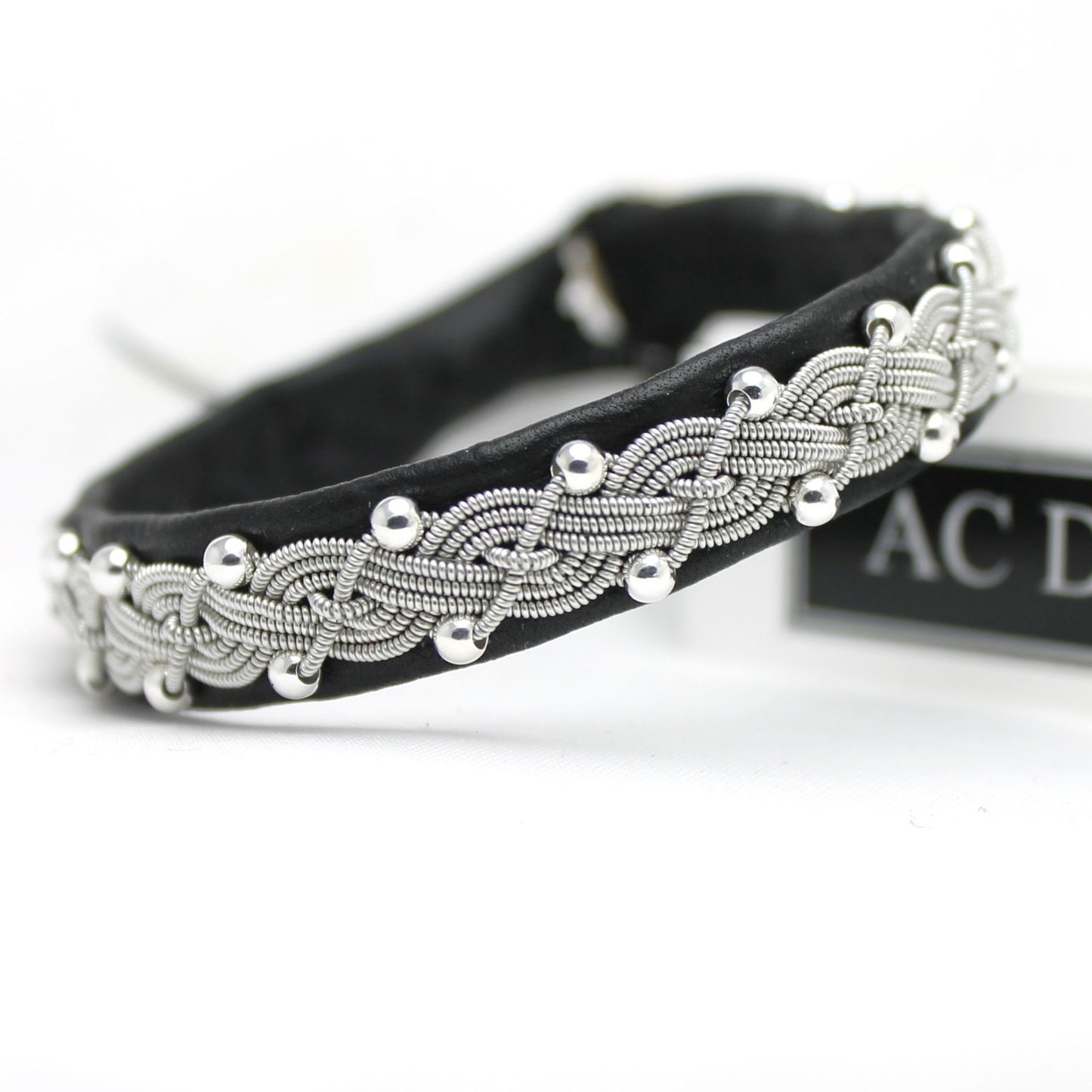 Sami bracelet in reindeer leather and silver beads