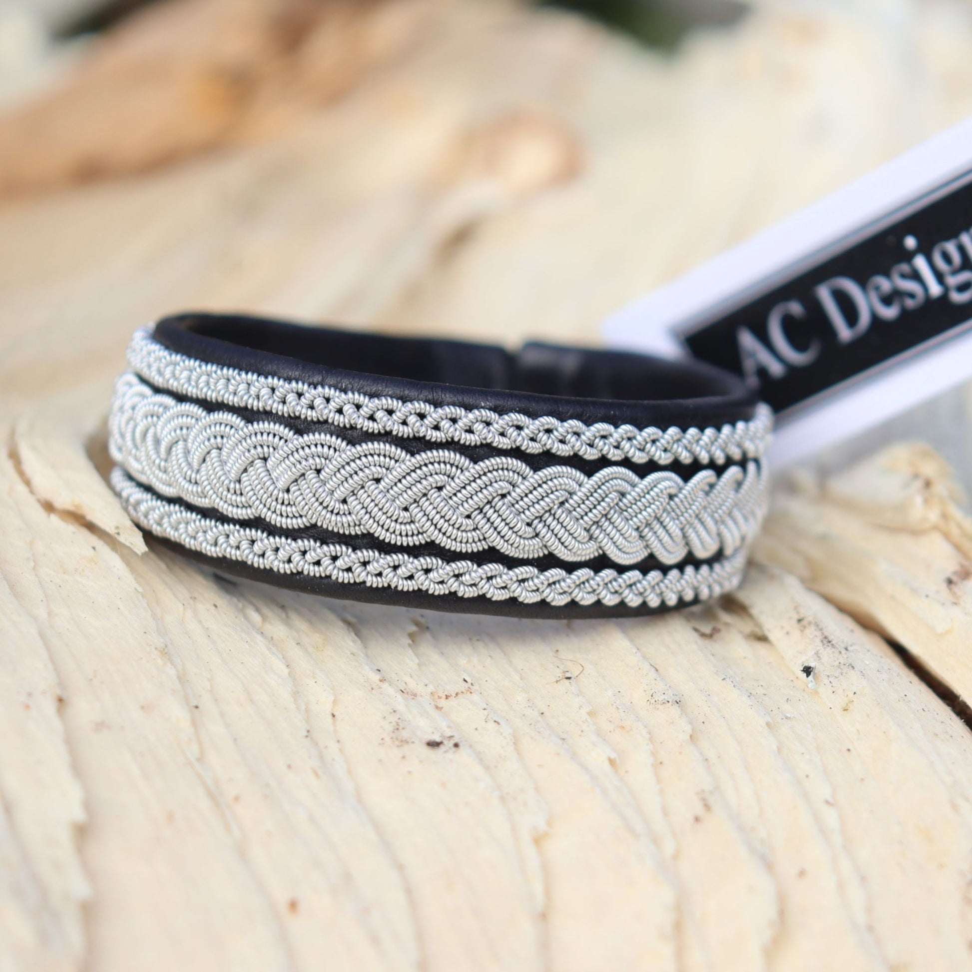 Sami bracelet in black leather with pewter wire braids