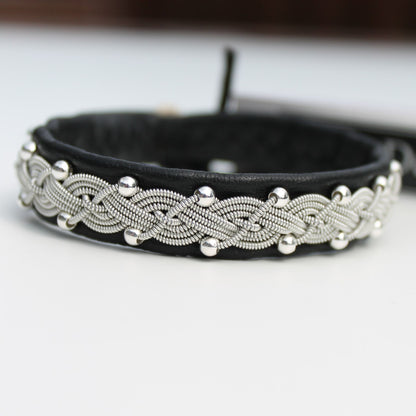Sami bracelet in leather and silver beads