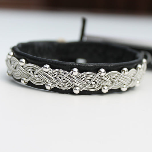 Sami bracelet in leather and silver beads