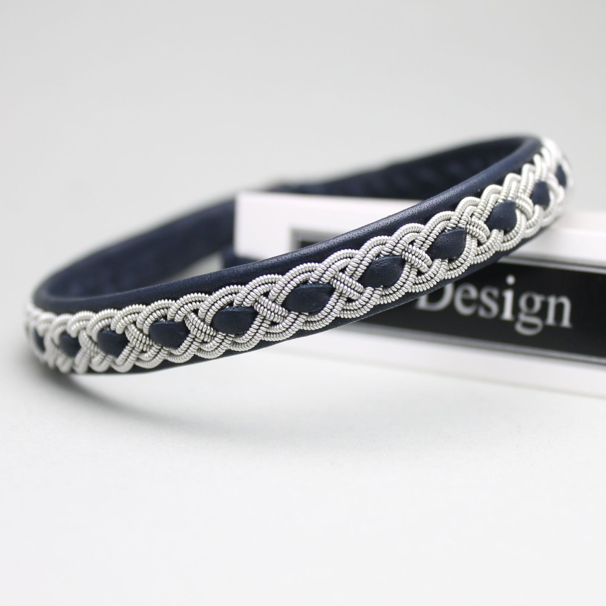 Sami pewter bracelet in color navy
