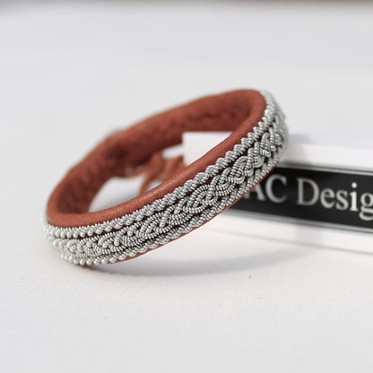 Sami bracelet in Nature Brown leather and pewter thread
