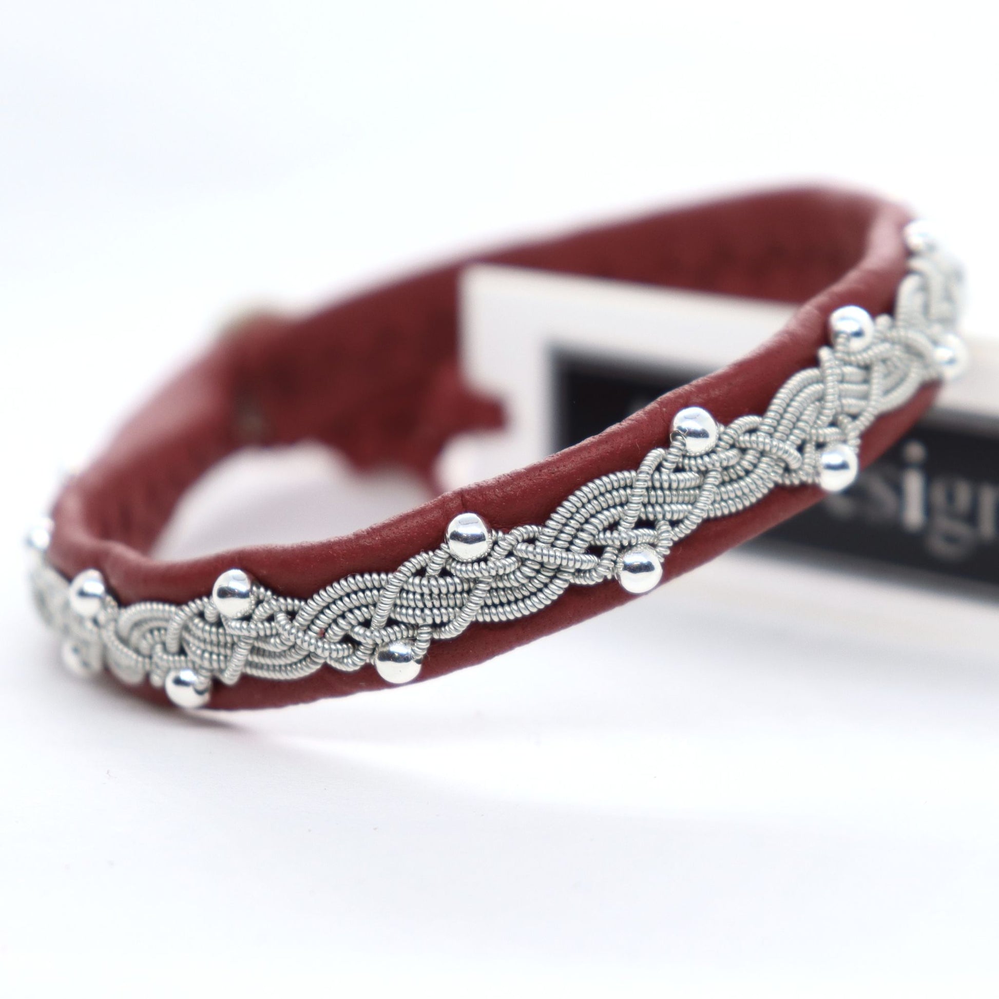 Red Sami leather bracelet with silver beads