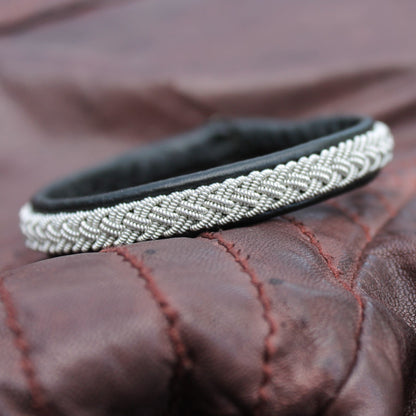Narrow Sami bracelet in leather with pewter wire braid