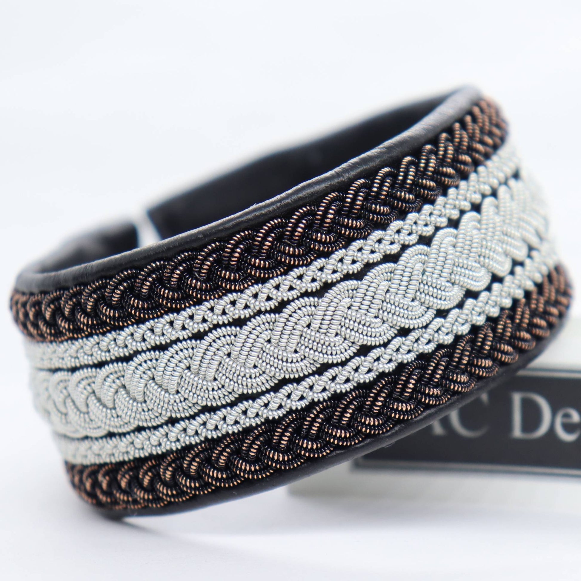 Sami bracelet in leather with braids in pewter and copper