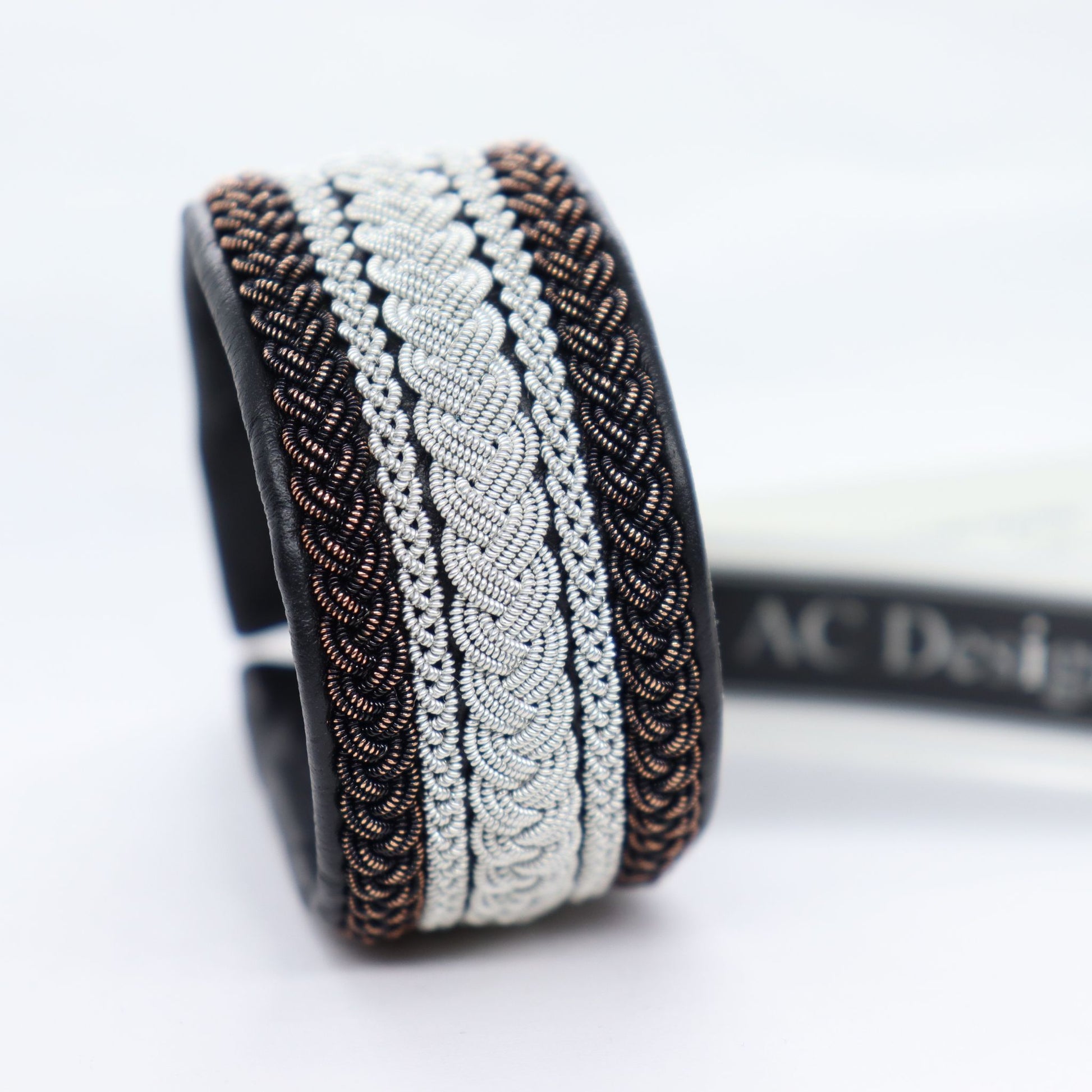Sami cuff bracelet in leather with braids in pewter and copper
