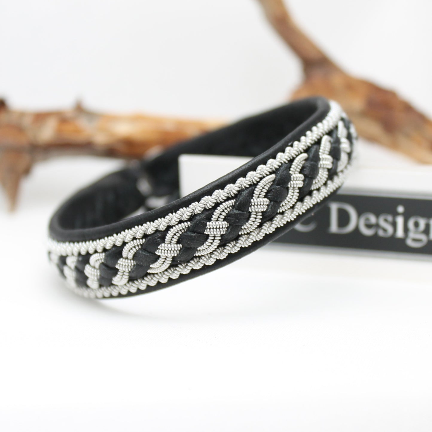 Handcrafted Sami leather bracelet with braid in pewter and leather threads