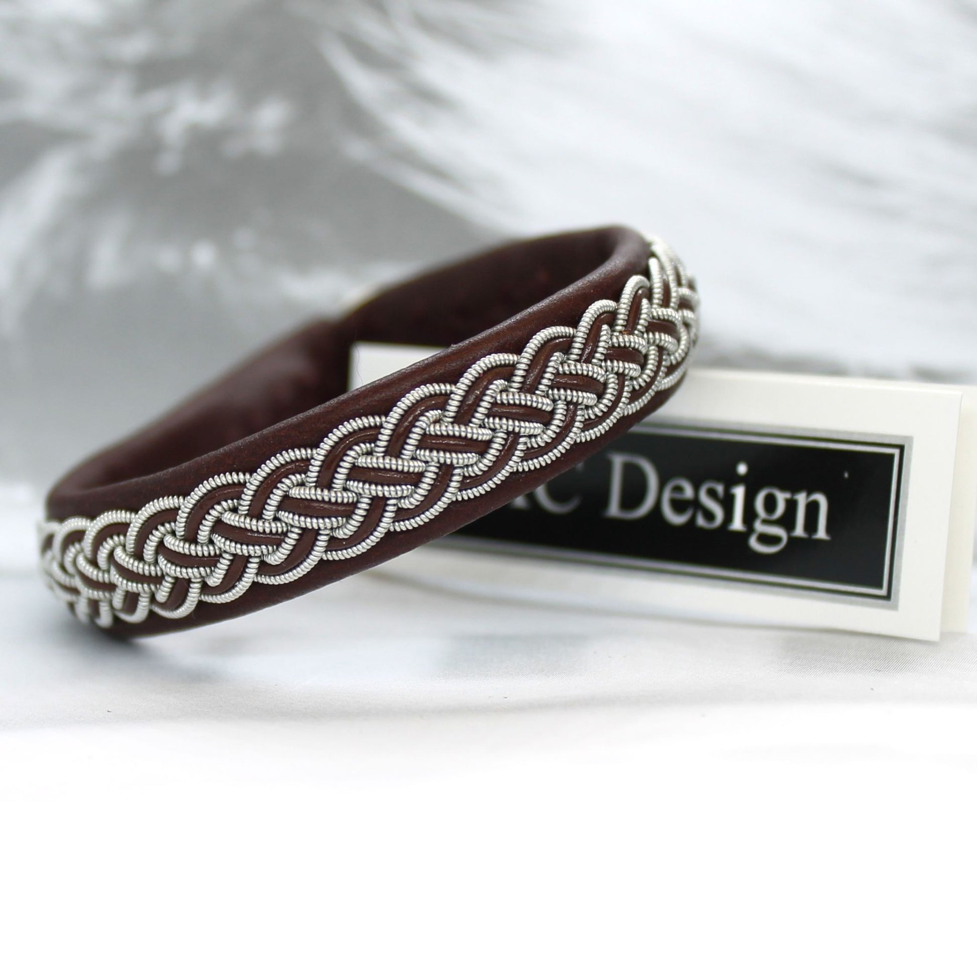 Sami bracelet in leather color oxblood, with pewter wire braid and leather cord