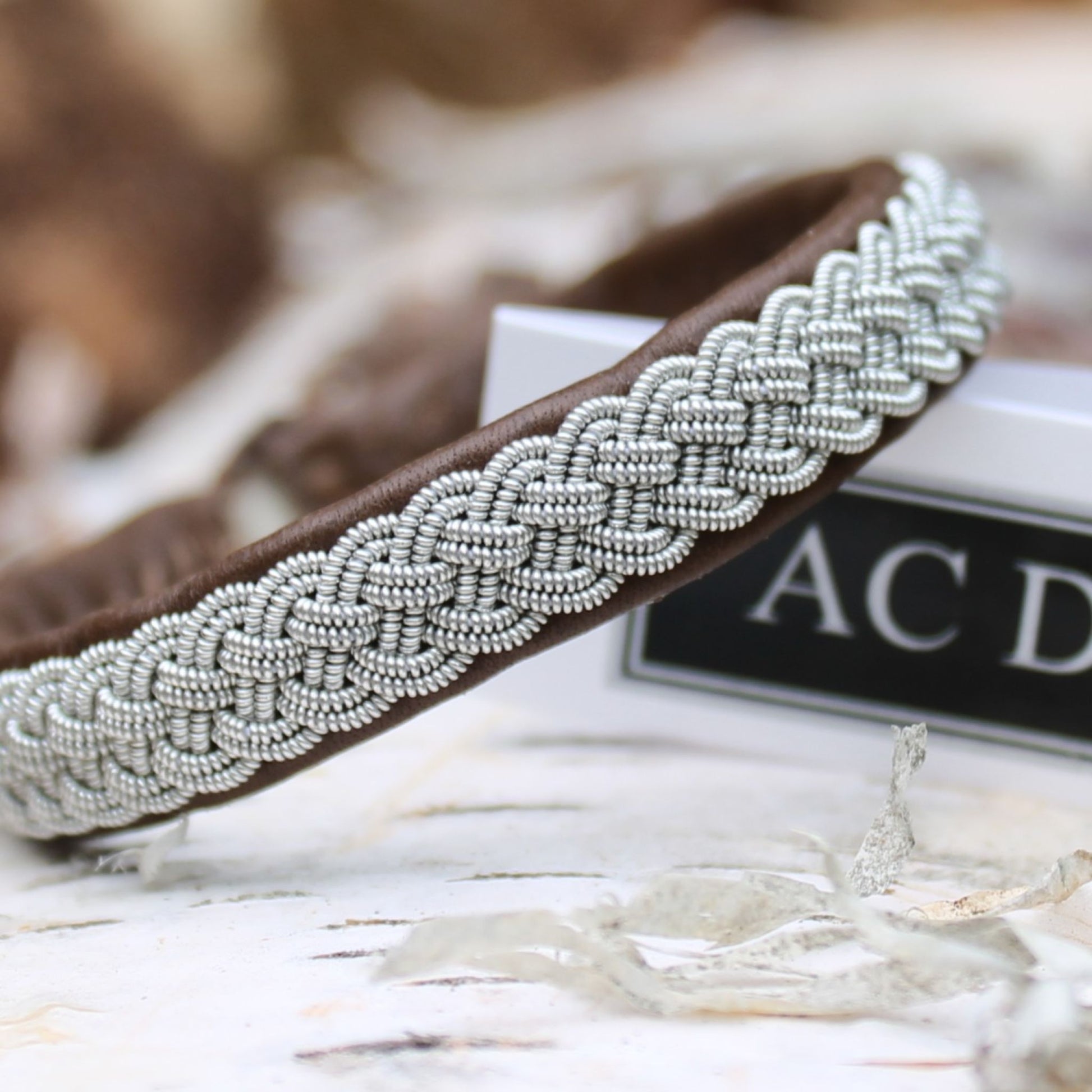 Brown Sami armband in leather