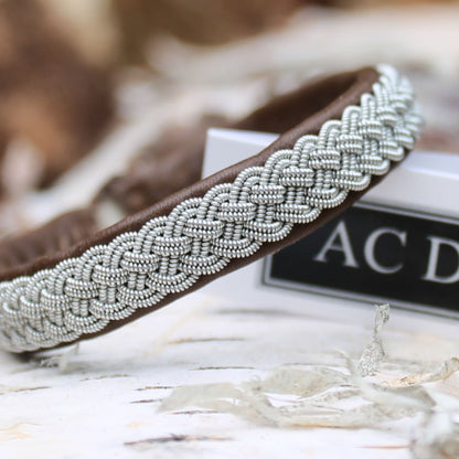 Brown Sami armband in leather