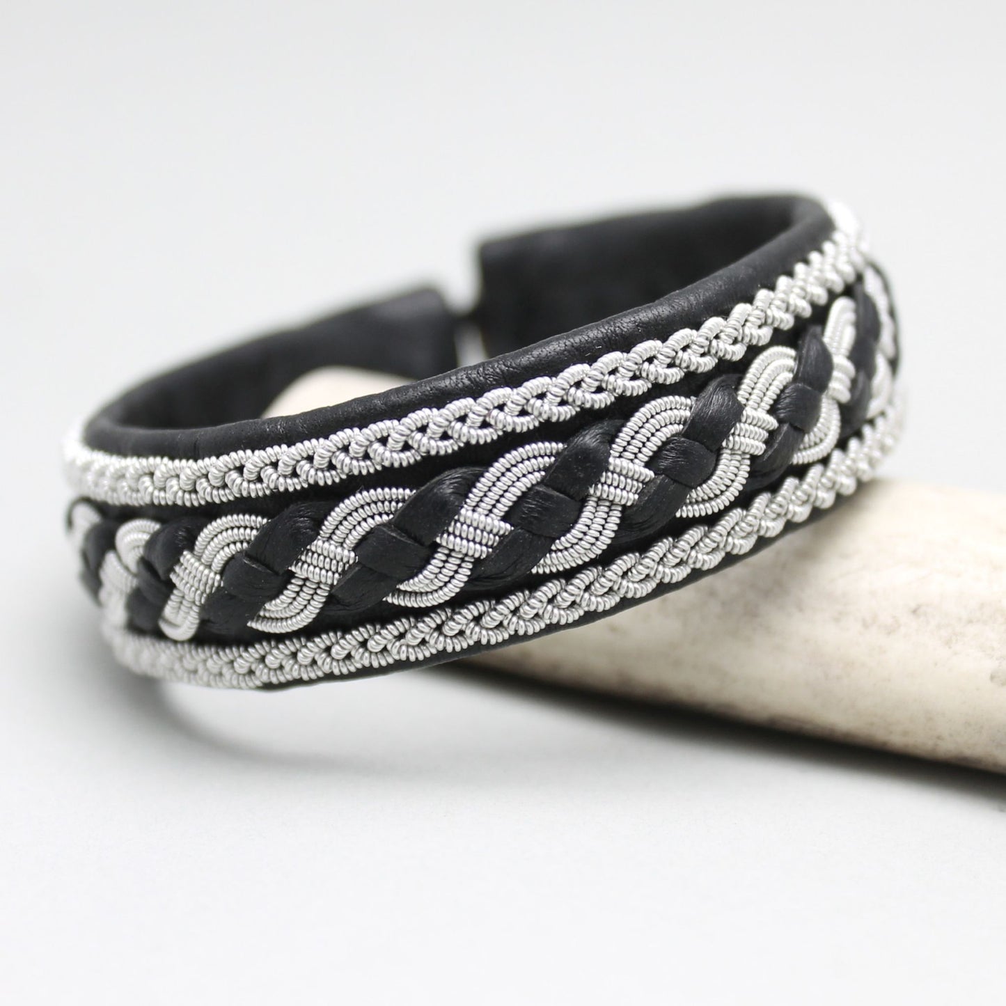 Swedish bracelet in black leather and pewter wire braids