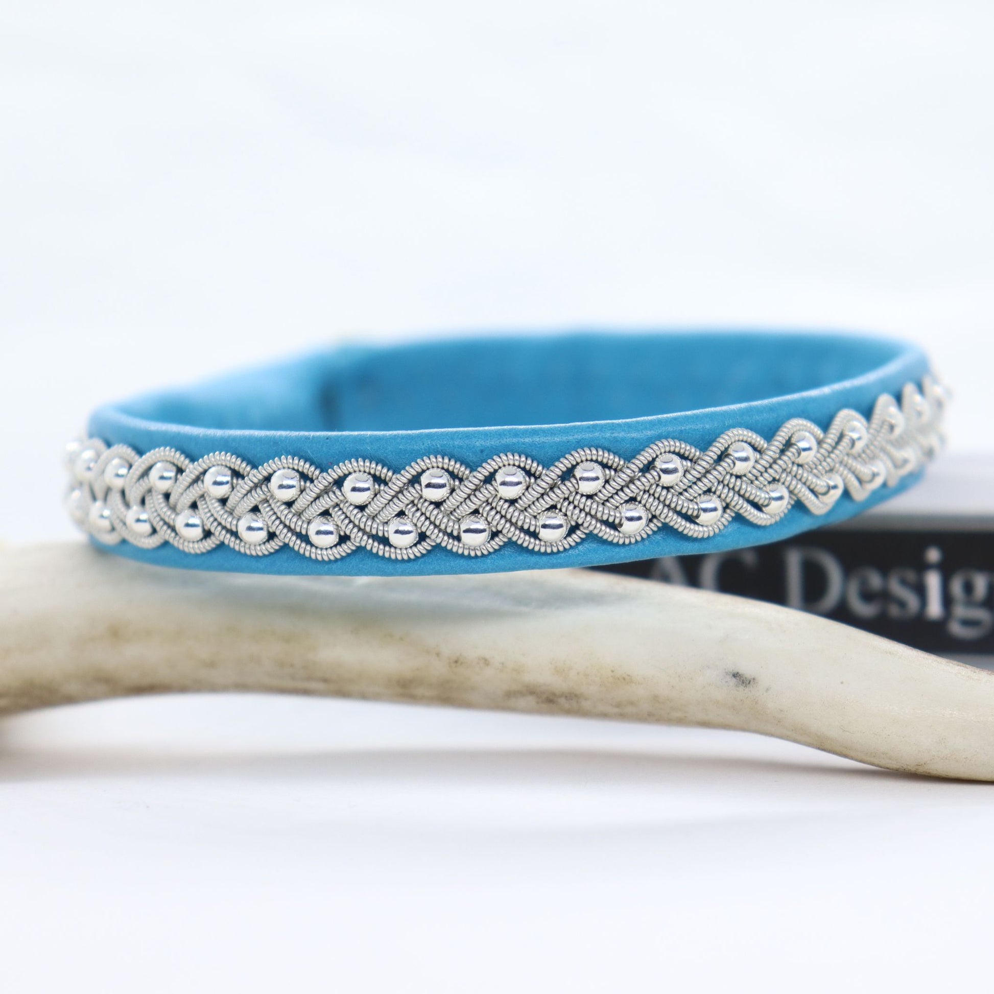 Sami bracelet in leather colour Aqua with pewter braid and silver beads