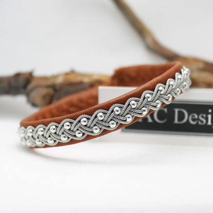 Handcrafted Sami leather bracelet with pewter braid and silver beads