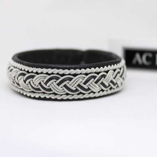 Sami bracelet in black leather and braids in pewter wire