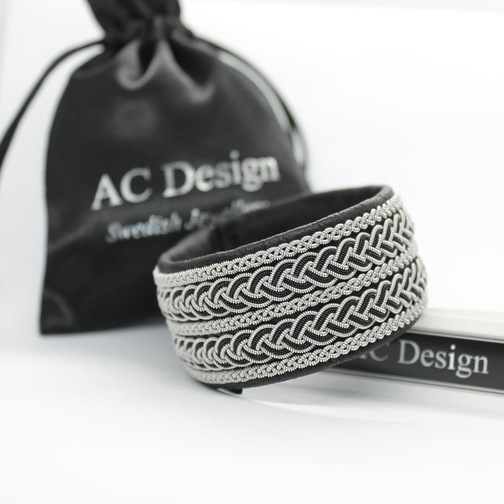 Sami bracelet and jewelry bag in Black satin, label AC Design
