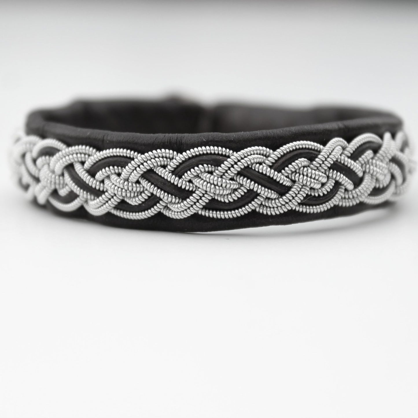 Handmade sami bracelet in black leather, pewter thread and leather cord  