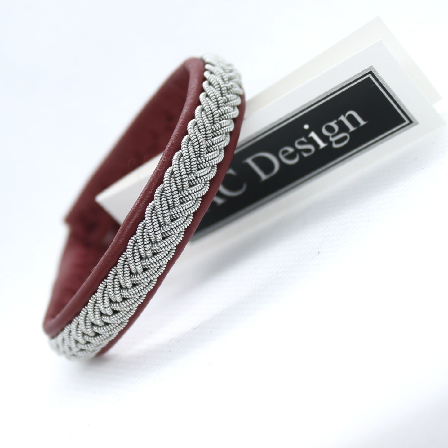 Sami bracelet in red leather and narrow braid