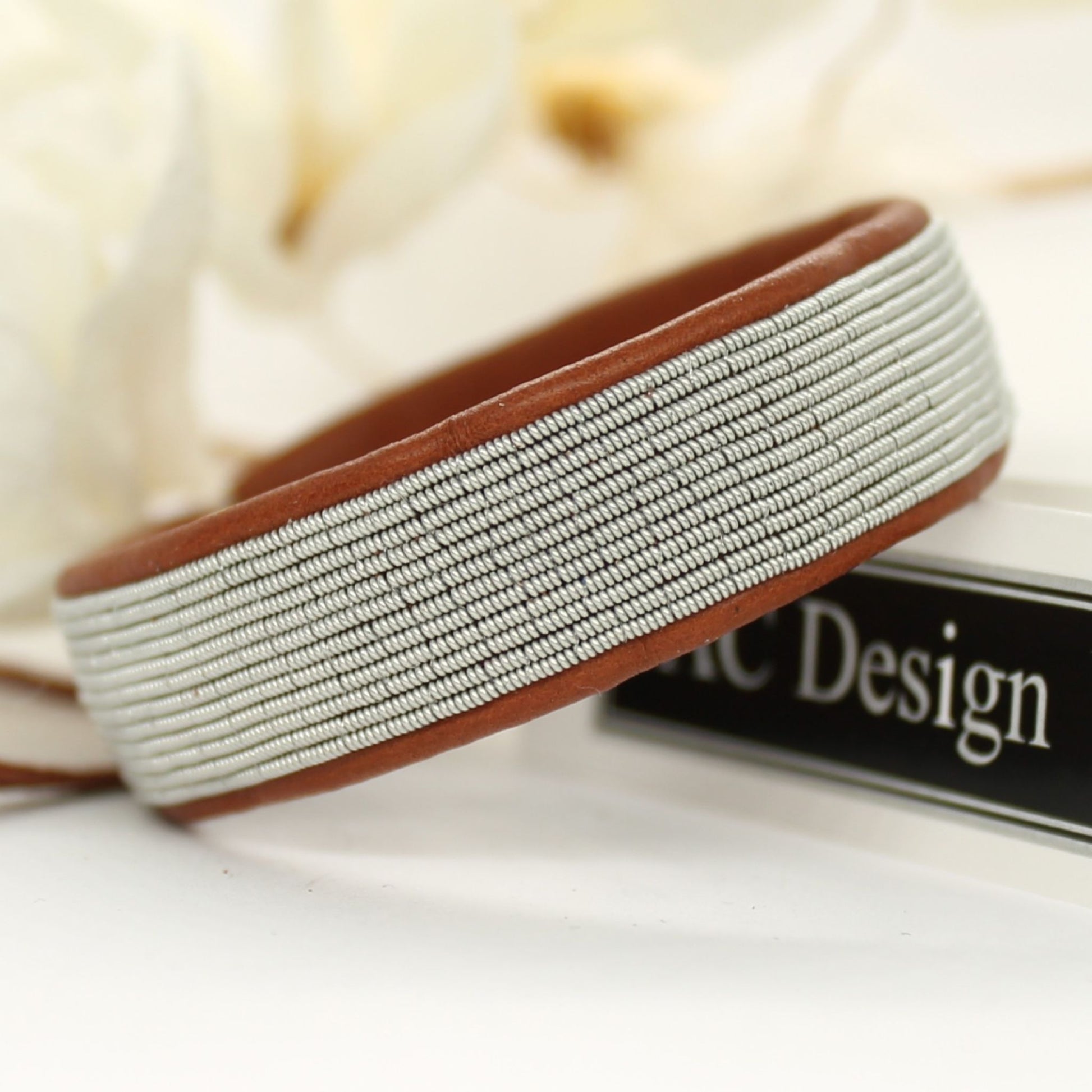 Sami bracelet in nature brown leather and pewter thread