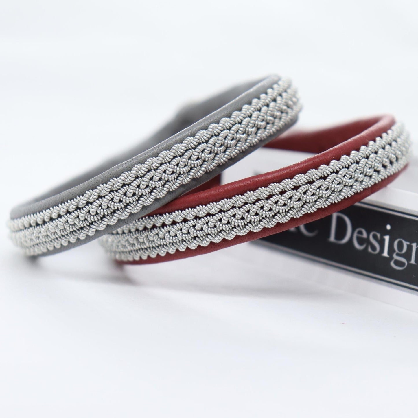 sami bracelet in reindeer leather color red and graphite