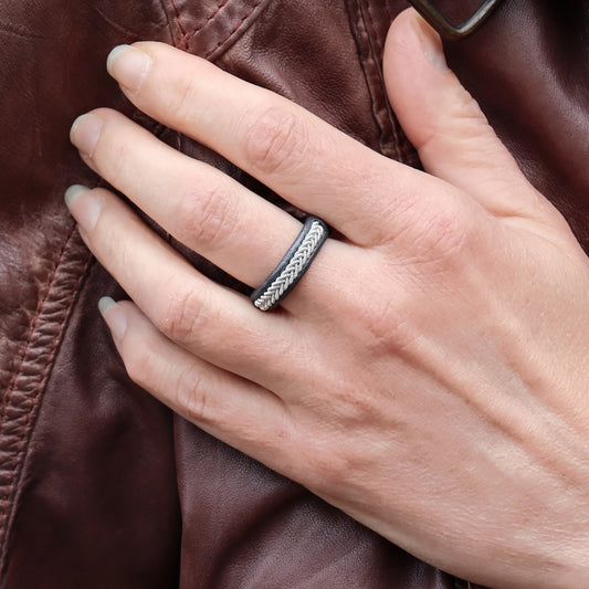 Slim Sami ring, worn on finger