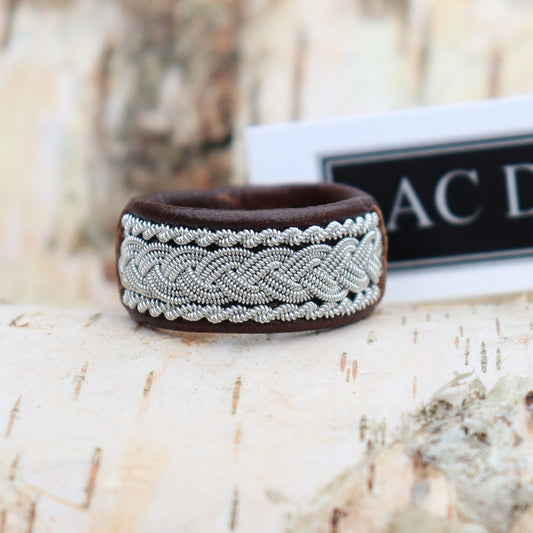 Sami ring in dark brown leather and braids in pewter