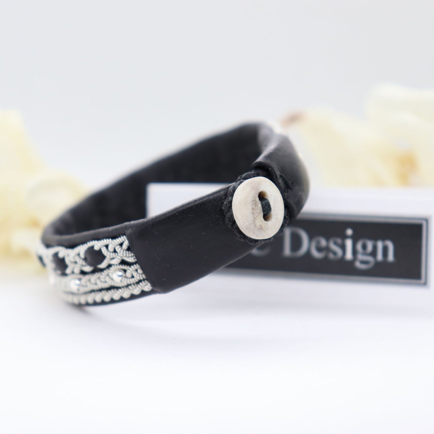 Sami bracelet in reindeer leather with horn button as closure
