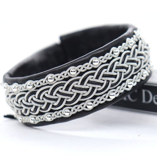 Wide Sami bracelet in reindeer leather and sterling silver beads
