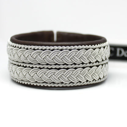 Sami bracelet in dark brown leather and pewter thread